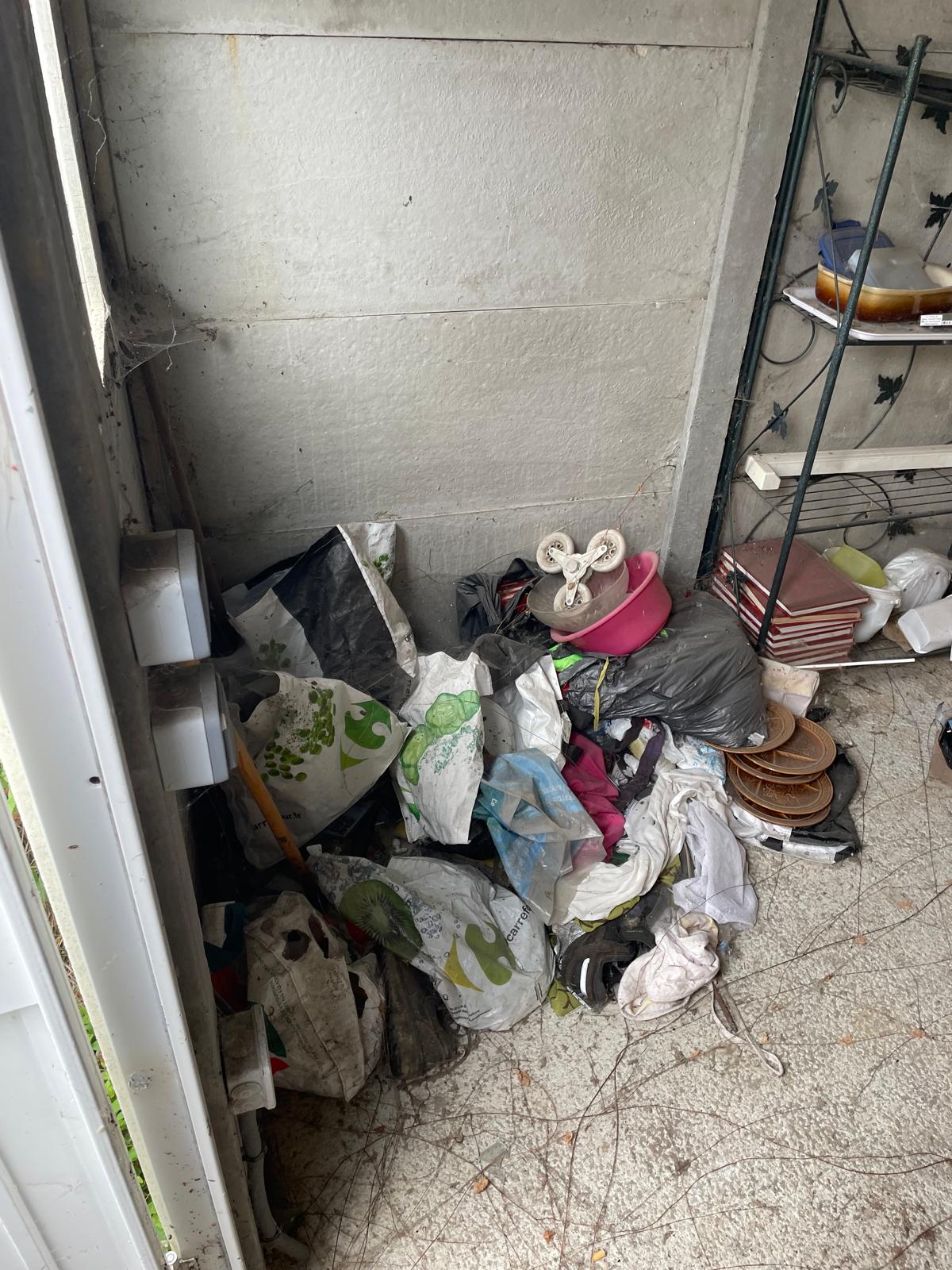 Comment gérer les relations avec les familles lors d’un nettoyage sensible : l’approche humaine et professionnelle de SOS DC à Épinay-sur-Seine et dans les environs IMG 20250731 WA0024