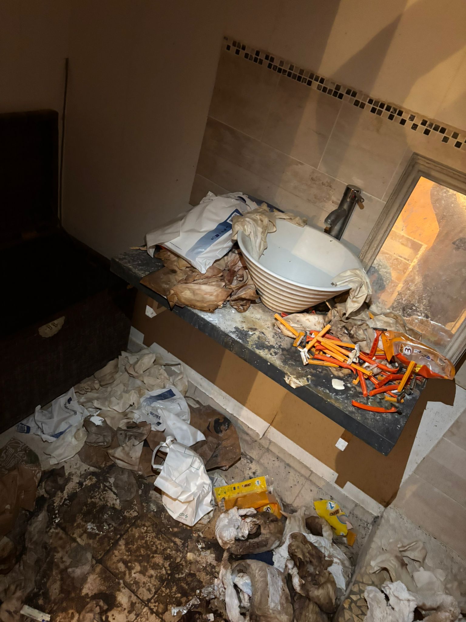Qui intervient en complément du nettoyage dans les logements insalubres ? IMG 20250901 WA0063